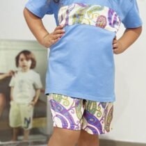 Голубая футболка