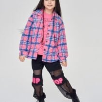 Куртка из трикотажнего меха с объёмными рукавами