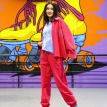 Брюки цвета фуксии