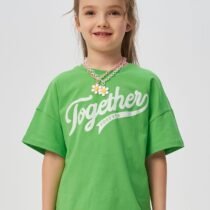 Футболка с принтом и цепочкой