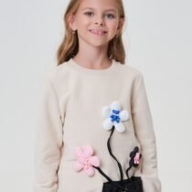 Свитшот с объемным декором