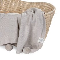 Плед с помпонами