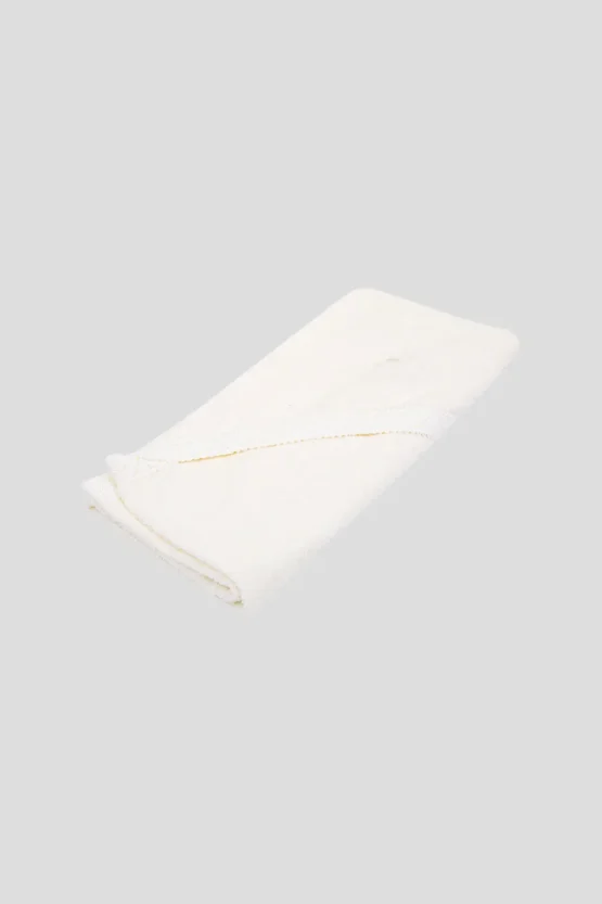 Пеленка-уголок махровая с кружевом и вышивкой